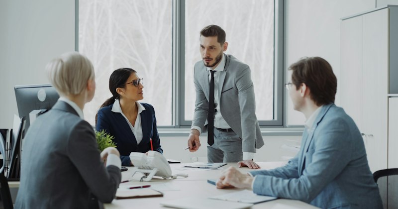 Riunione di lavoro e analisi aziendale